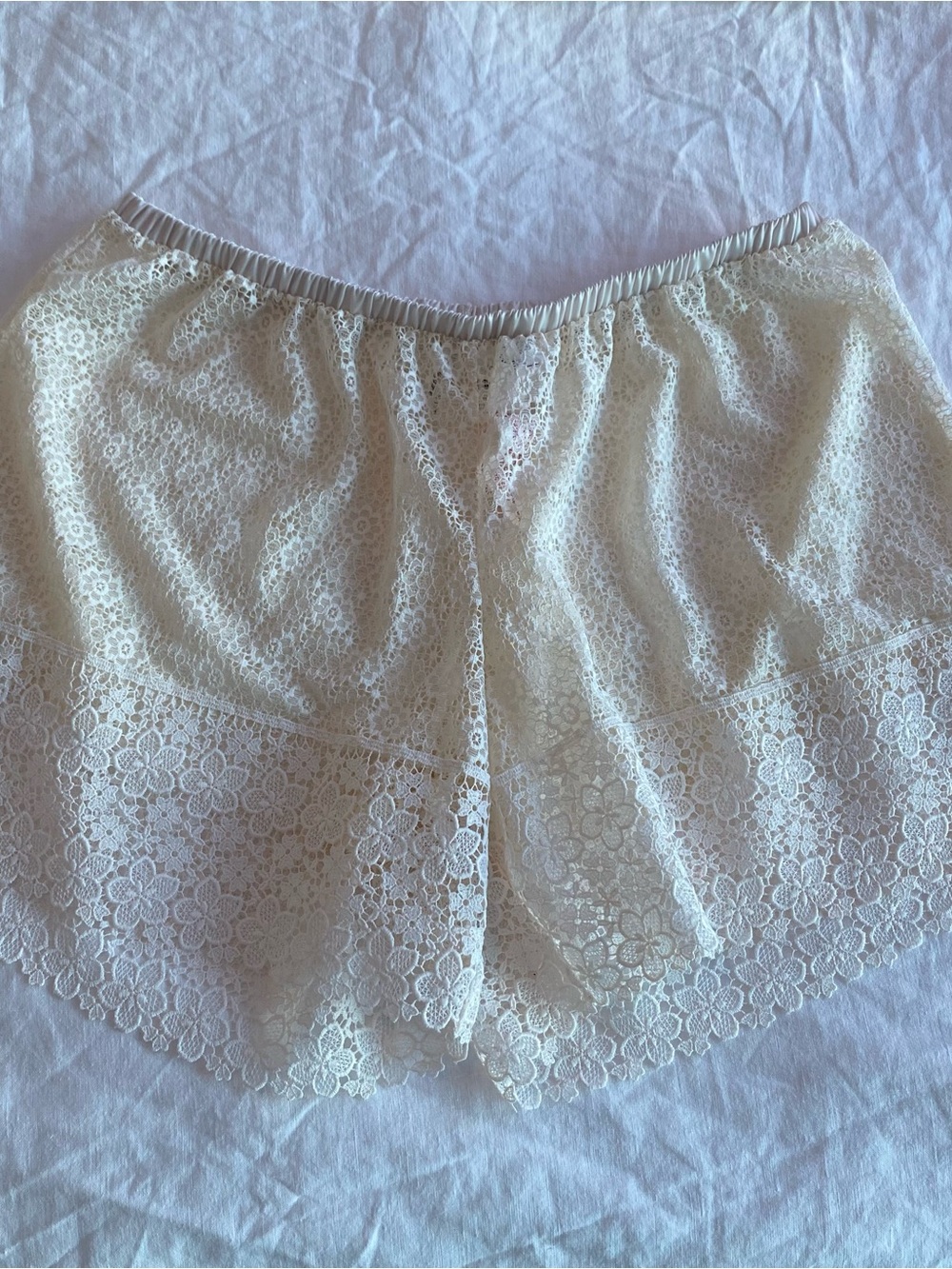 Intimissimi Cream Lace Bralette, Panties and Short Set - Picture 3 of 14